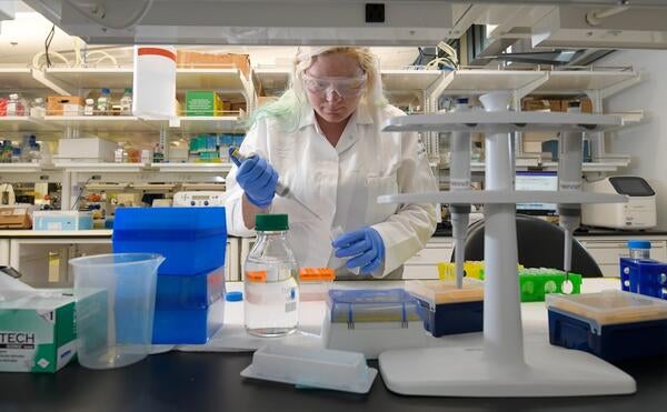shyleen Frost working on the bench in the lab