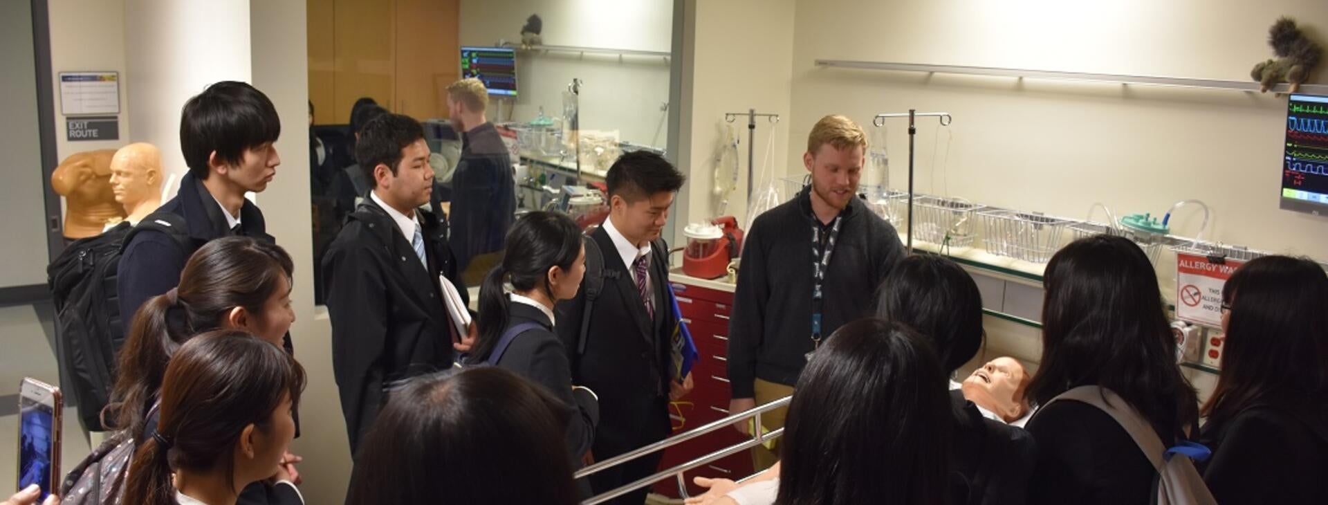 Students from Josai University (Japan) visit the school of medicine