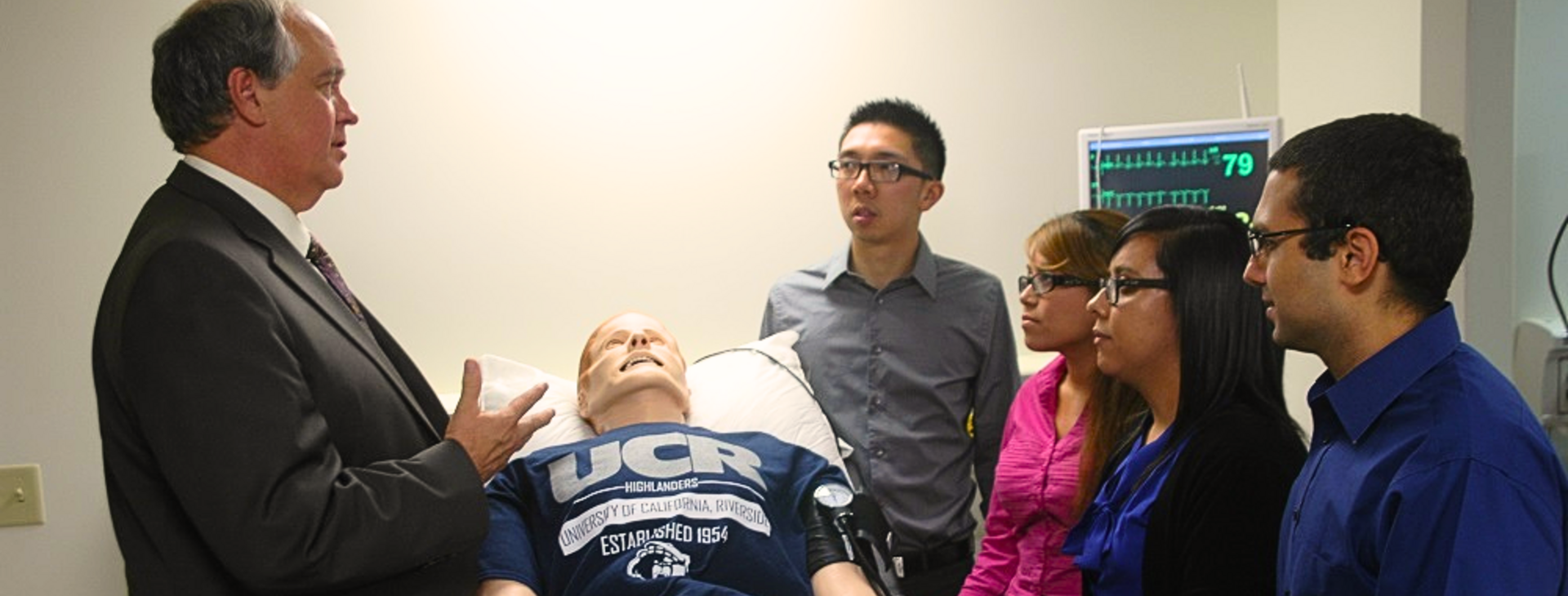 Founding Dean G. Richard Olds with medical students in the simulation lab